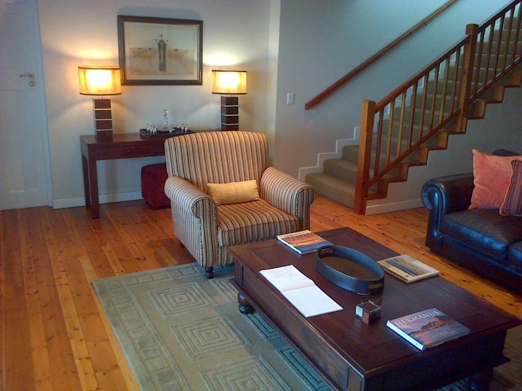 Nautilus Guest House Херманус Экстерьер фото